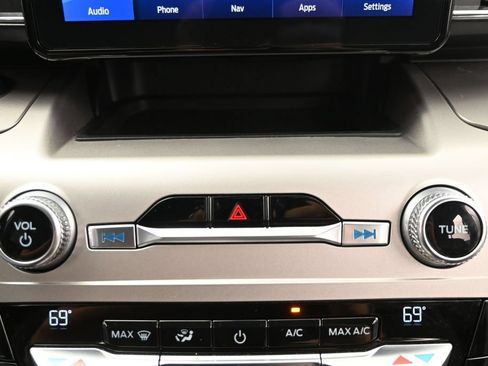Used 2021 Ford Explorer XLT w/ Equipment Group 202A RWD image 23