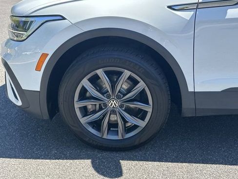 Used 2024 Volkswagen Tiguan SE image 14