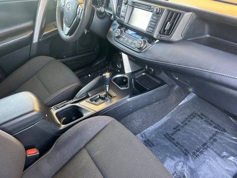 Certified 2018 Toyota RAV4 LE w/ Carpet Mat Package AWD/4WD image 19