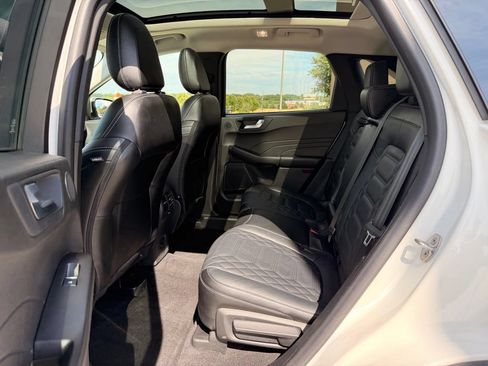 Used 2024 Ford Escape Platinum w/ Premium Technology Package AWD/4WD image 5