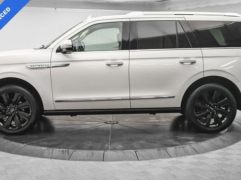 Used 2022 Lincoln Navigator Reserve image 4