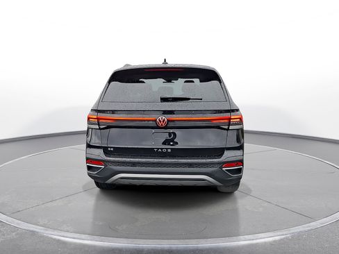 Used 2025 Volkswagen Taos SE FWD image 7