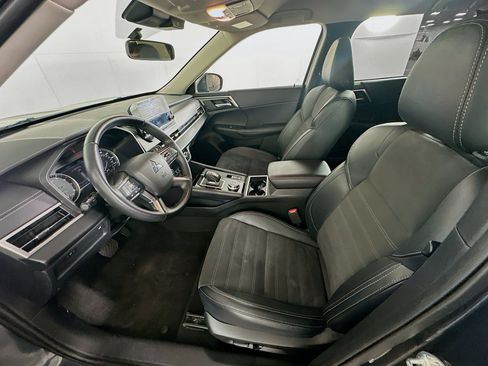 Used 2024 Mitsubishi Outlander SE image 13
