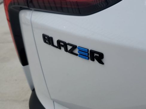 Used 2026 Chevrolet Blazer EV LT w/ Midnight/Sport Edition FWD image 7