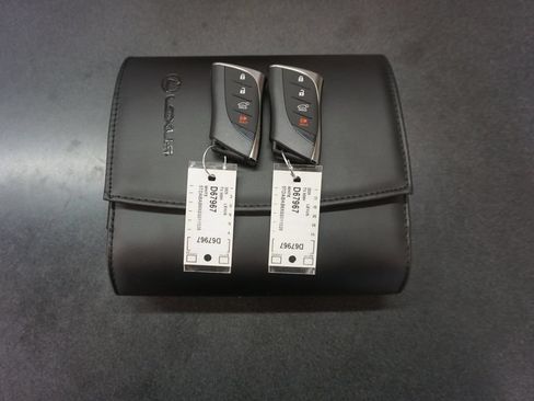 Used 2025 Lexus TX 500h AWD w/ Technology Package image 21