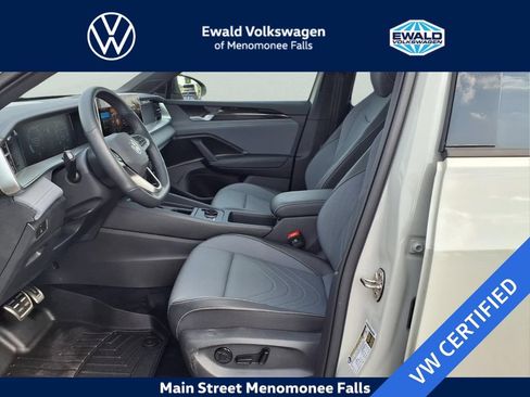 Certified 2025 Volkswagen Tiguan SE R-Line AWD/4WD image 15