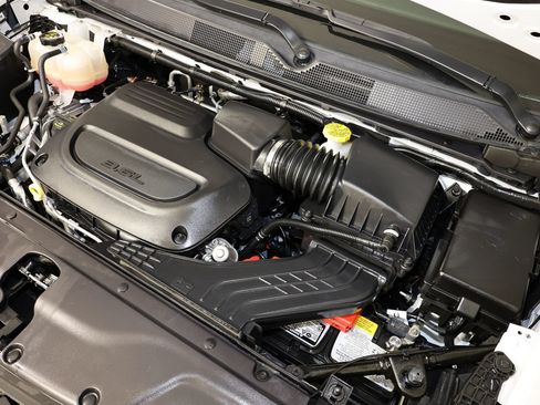 Used 2024 Chrysler Pacifica Limited FWD image 33