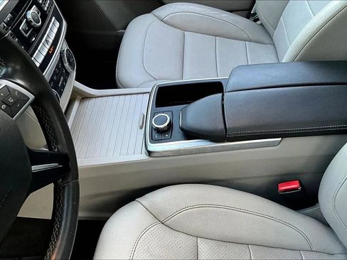 Used 2014 Mercedes-Benz ML 350 ML 350 4MATIC Sport Utility 4D w/ Premium 1 Package image 16