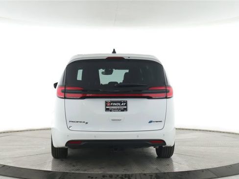 Used 2023 Chrysler Pacifica Limited w/ S Appearance Package FWD image 11