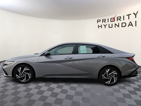Used 2025 Hyundai Elantra Sport FWD image 7