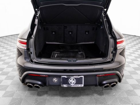 Certified 2023 Porsche Macan S image 28