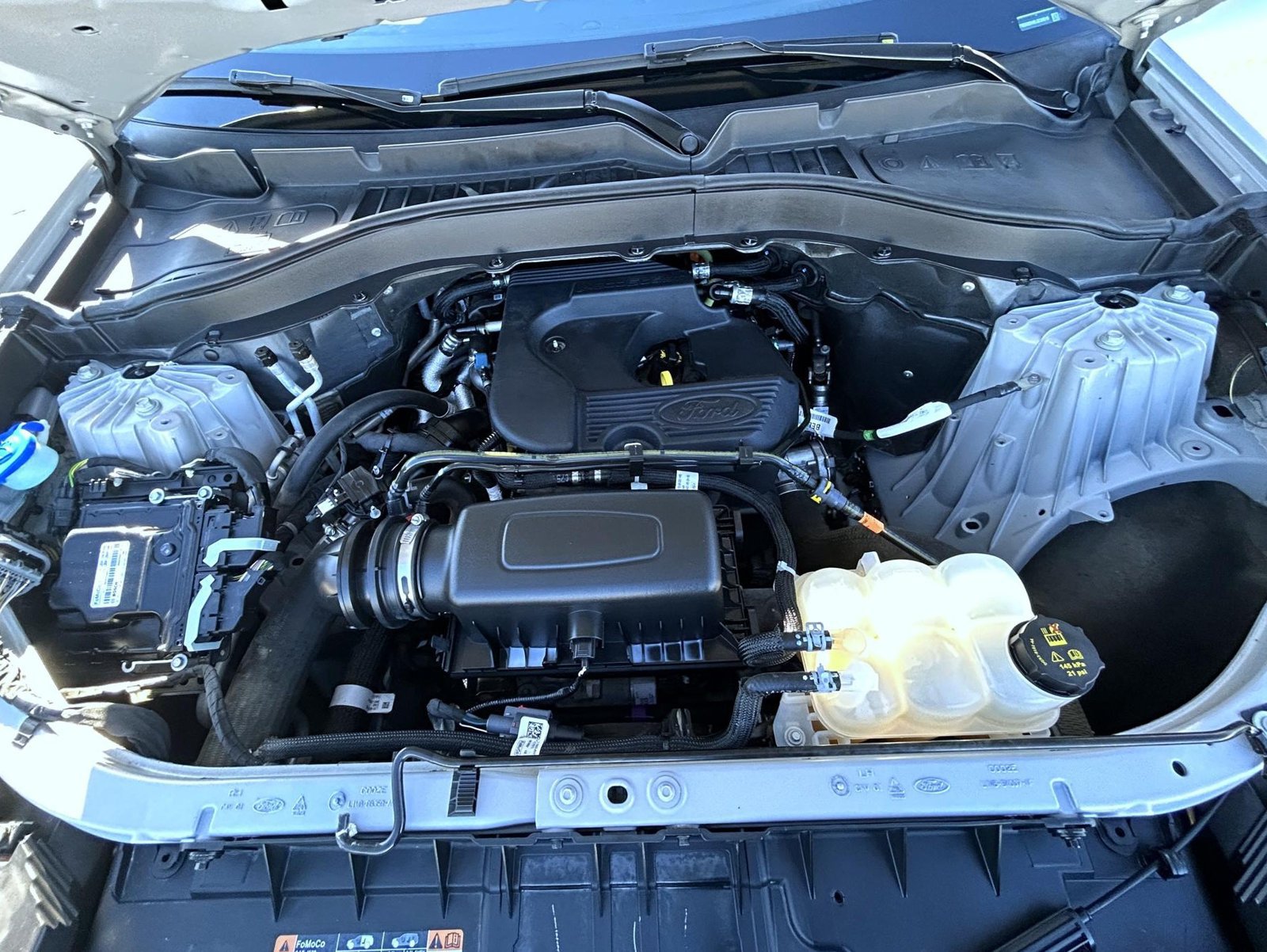 Used 2020 Ford Explorer XLT w/ Equipment Group 202A AWD/4WD image 27
