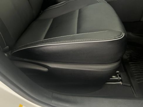 Used 2018 Toyota Corolla XLE FWD image 55