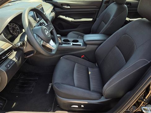 Used 2025 Nissan Altima 2.5 SV FWD image 23