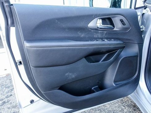 New 2026 Chrysler Pacifica Select image 18