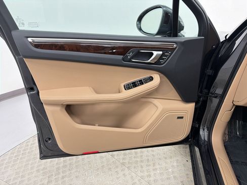 New 2026 Porsche Macan image 18
