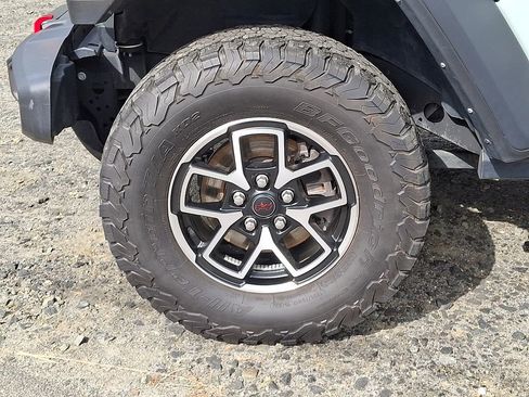 Used 2024 Jeep Wrangler Unlimited Rubicon AWD/4WD image 8