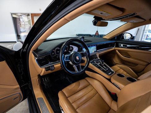 Used 2019 Porsche Panamera image 35