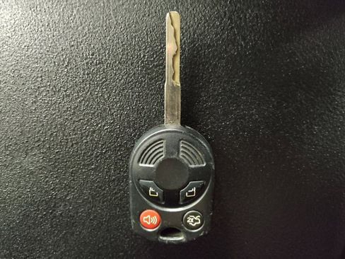 Used 2016 Ford Focus SE w/ SE Sport Package image 32