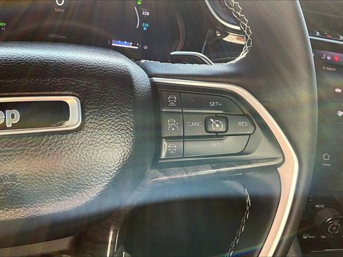 Used 2022 Jeep Grand Cherokee Limited 4xe w/ Luxury Tech Group II image 23