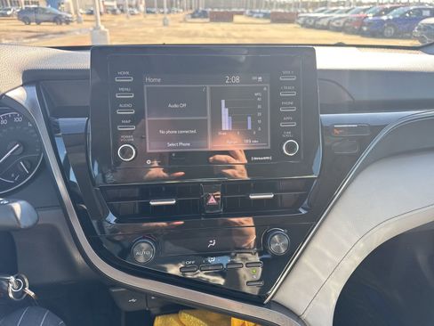 Used 2021 Toyota Camry SE image 9