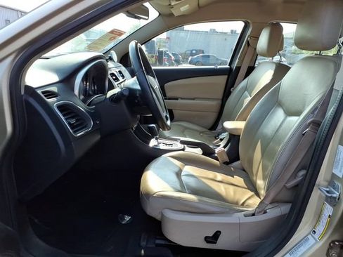 Used 2011 Chrysler 200 Limited FWD image 16