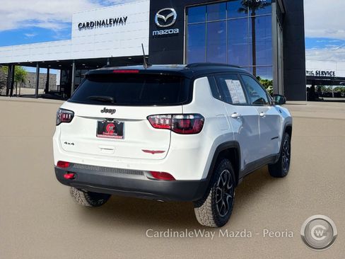 Used 2025 Jeep Compass Trailhawk AWD/4WD image 9