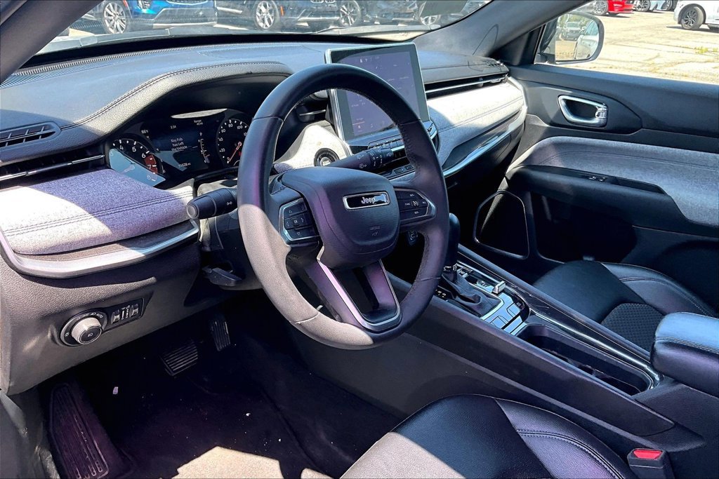 Used 2024 Jeep Compass Latitude AWD/4WD image 15