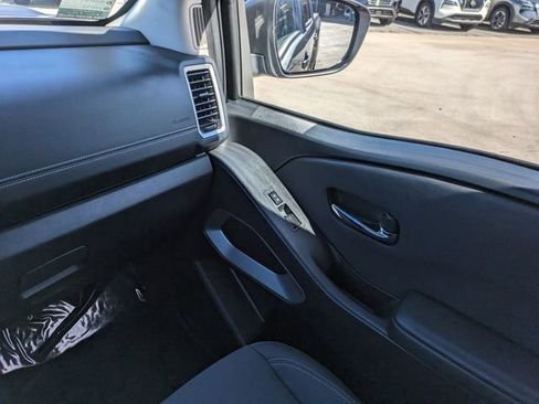 Used 2024 Nissan Frontier SV image 18