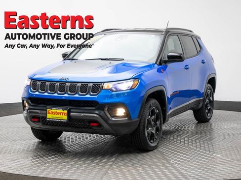 Used 2023 Jeep Compass Trailhawk image 1