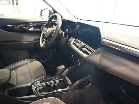 Used 2024 Chevrolet TrailBlazer LS w/ LS Convenience Package FWD image 13