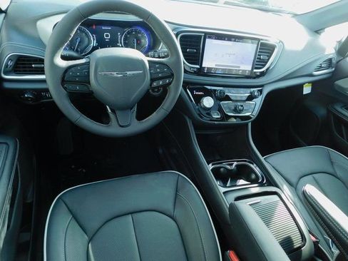 New 2026 Chrysler Pacifica Limited w/ S Appearance Package image 17