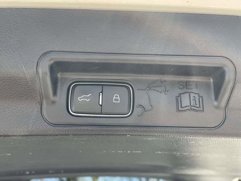 Certified 2022 Ford Explorer XLT w/ Equipment Group 202A image 7