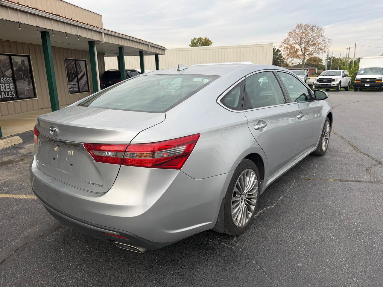 Used 2018 Toyota Avalon Limited w/ All Weather Liner Package FWD image 3