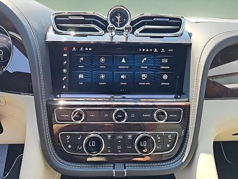 New 2024 Bentley Bentayga Extended Wheelbase image 23