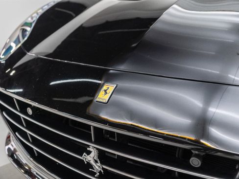 Used 2017 Ferrari California T RWD image 22
