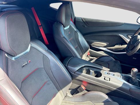 Used 2019 Chevrolet Camaro ZL1 RWD image 25