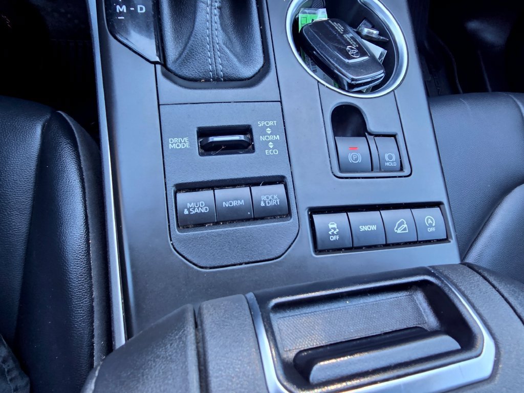 Used 2022 Toyota Highlander XLE AWD/4WD image 28