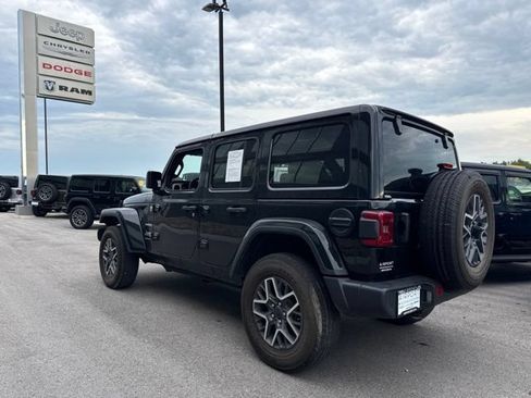 Used 2024 Jeep Wrangler Unlimited Sahara AWD/4WD image 6
