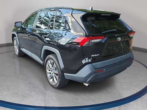 Used 2021 Toyota RAV4 XLE Premium FWD image 7