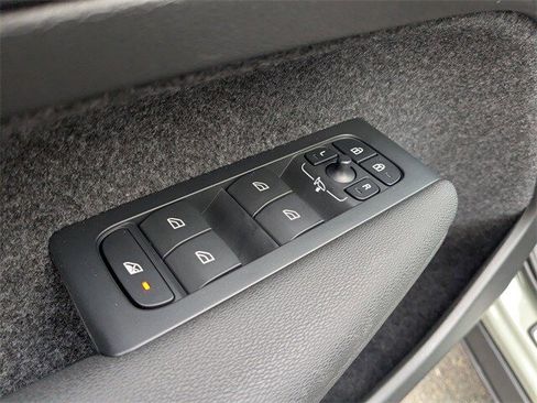 Used 2023 Volvo XC40 B5 Plus w/ Driver Assist Package image 10