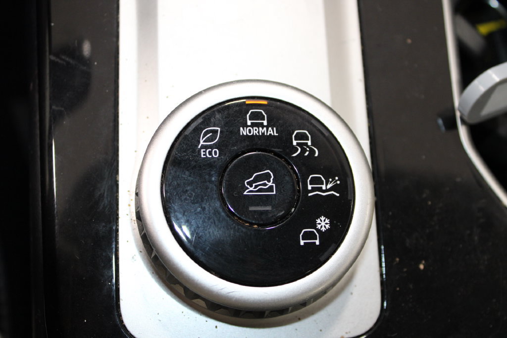 Used 2025 Mitsubishi Outlander SE FWD image 29