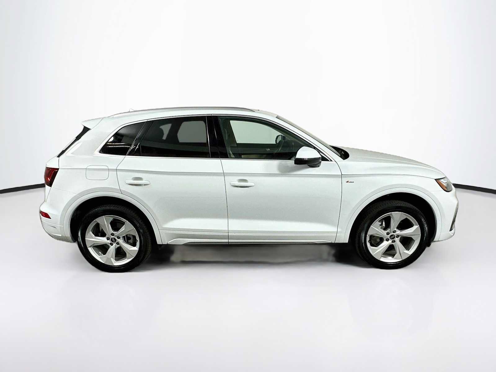 Used 2023 Audi Q5 2.0T Premium Plus w/ Premium Plus Package AWD/4WD image 8