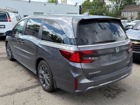 Used 2025 Honda Odyssey Touring image 9