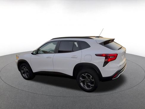 Used 2025 Chevrolet Trax LT image 10