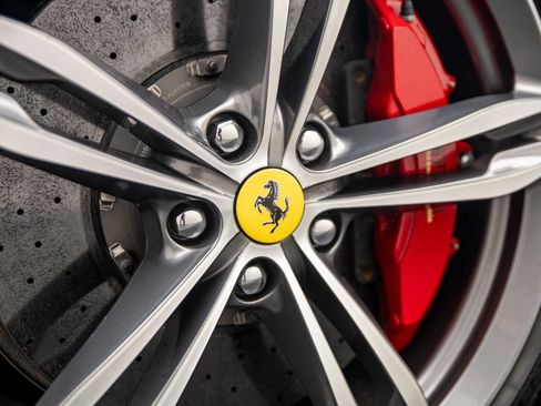 Used 2019 Ferrari GTC4Lusso AWD/4WD image 35