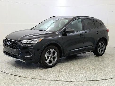 Used 2023 Ford Escape ST-Line w/ Tech Pack #1 AWD/4WD image 3