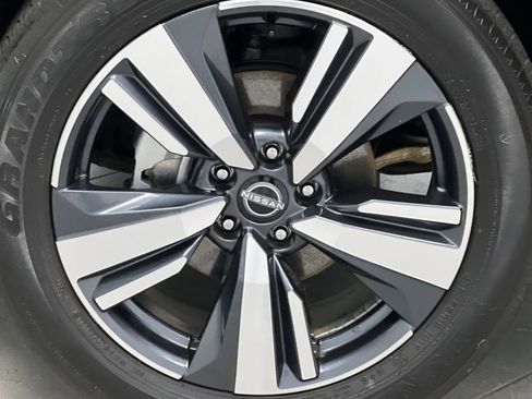 Used 2025 Nissan Rogue SL image 64