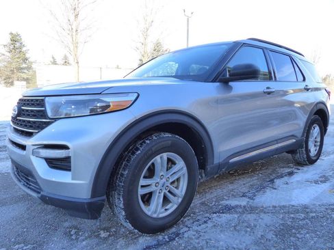 Used 2021 Ford Explorer XLT w/ Equipment Group 202A image 6