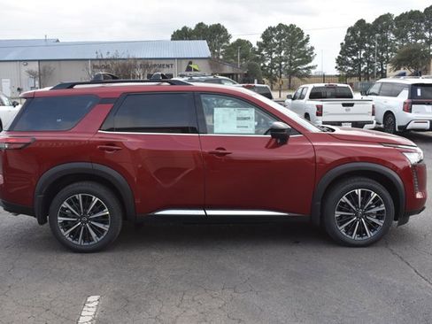 New 2026 Nissan Pathfinder Platinum image 4